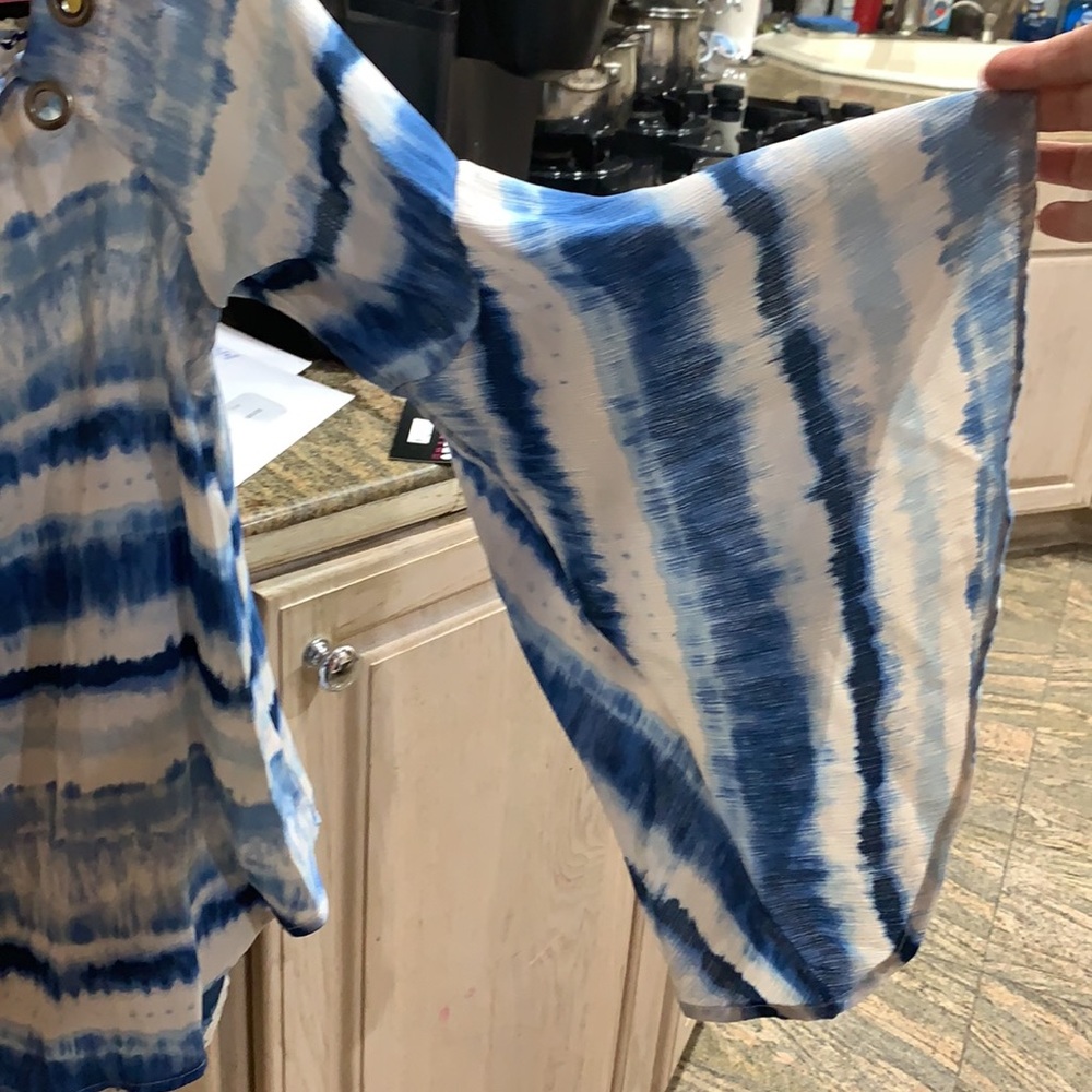 Blue n cream top - Picture 3 of 4